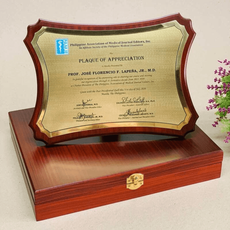 Wood Plaques & Awards
