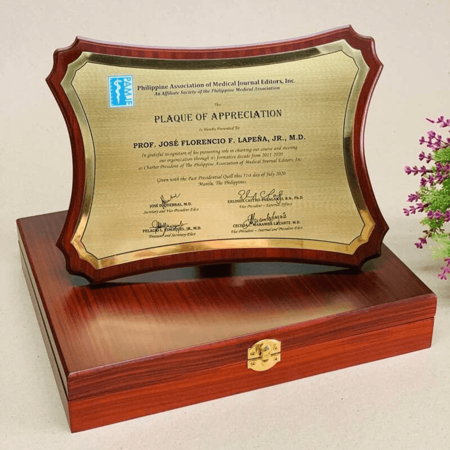 Wood Plaques & Awards